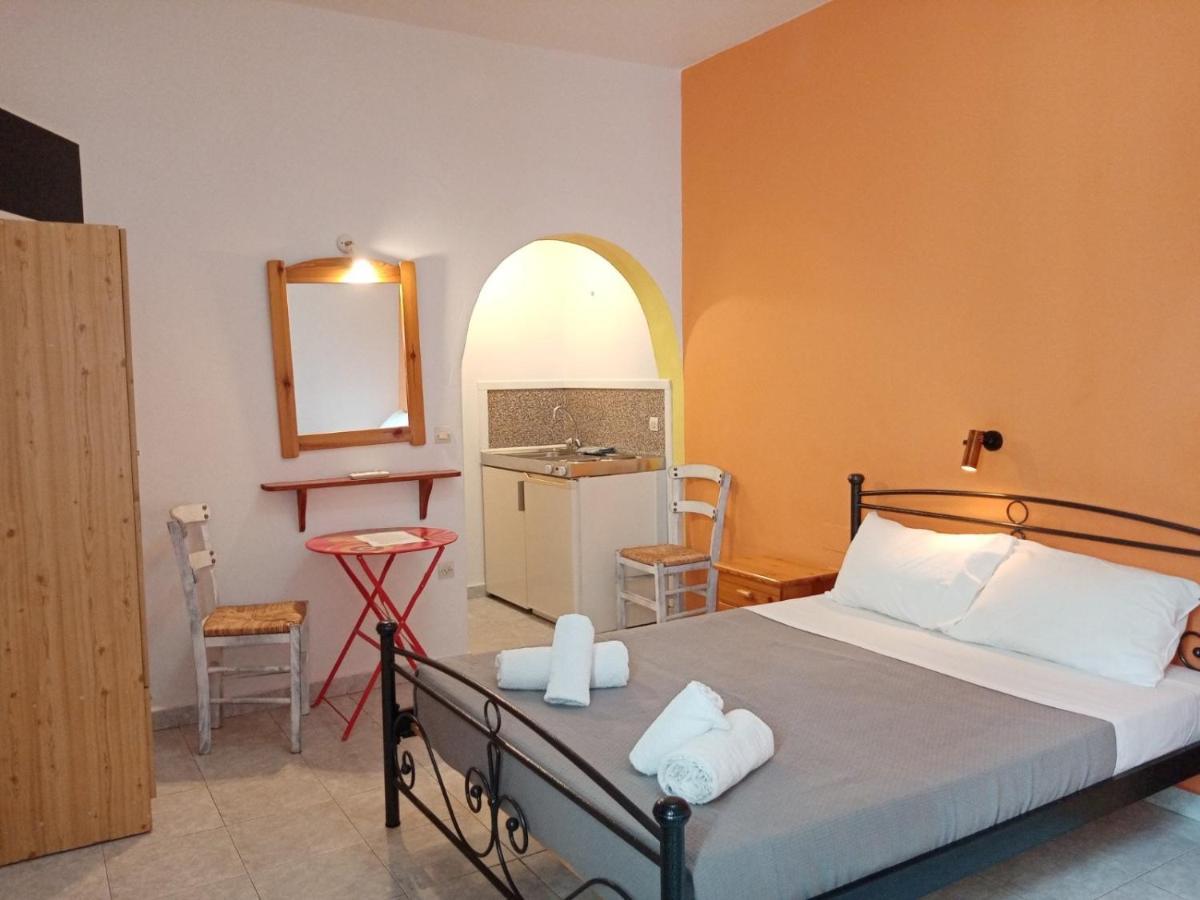 Naxos City Depis Economy Apartments מראה חיצוני תמונה